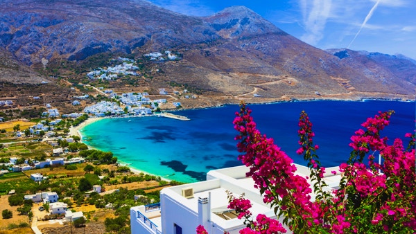 Vakre Aegialis-bukten, Amorgos, Hellas.