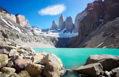 Torres del Paine nasjonalpark med sine stupbratte fjell, Patagonia, Chile.