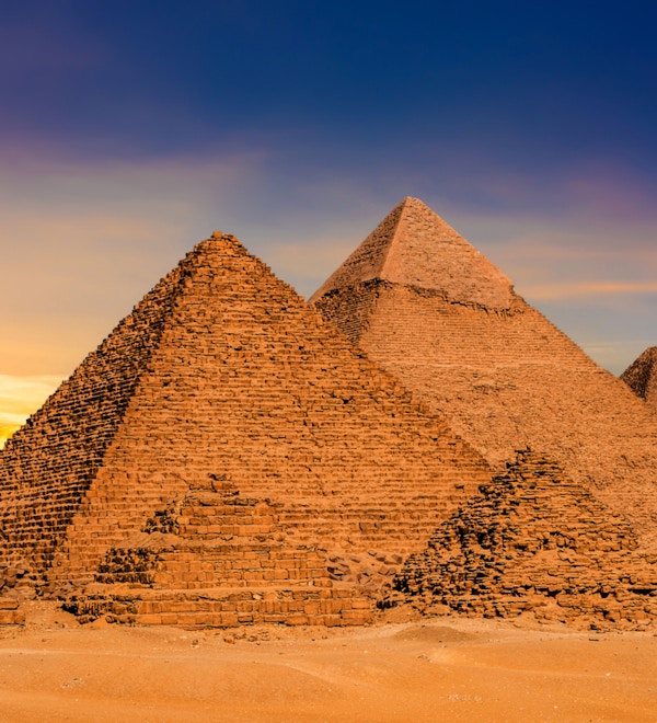 Store pyramider i Giza, Egypt, ved solnedgang