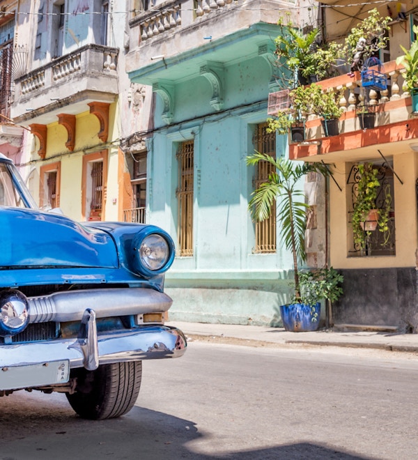 Vintage klassisk amerikansk bil i Havanna, Cuba