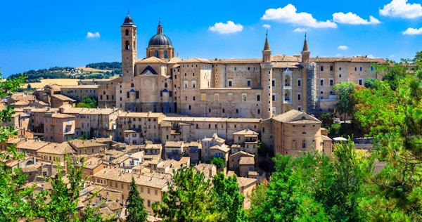 Utsikt over middelalderbyen Urbino, Marche, Italia.