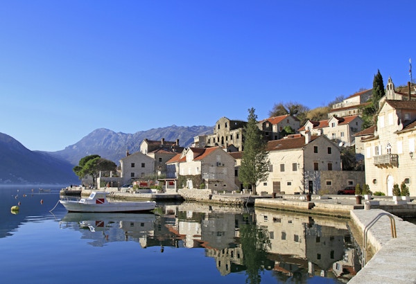 Perast by i Kotor-bukten, Montenegro