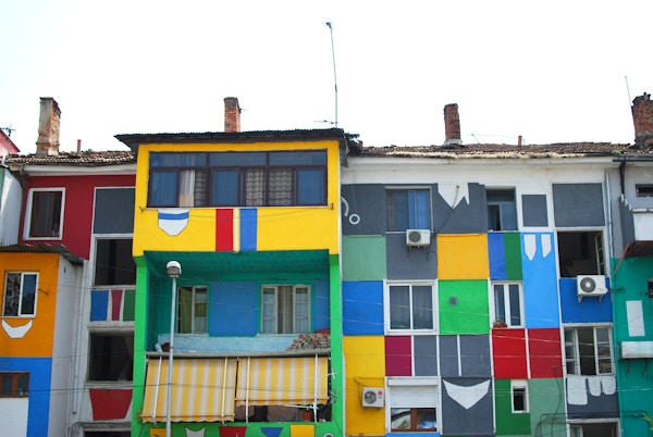 Bygninger i Tirana i Albania om sommeren