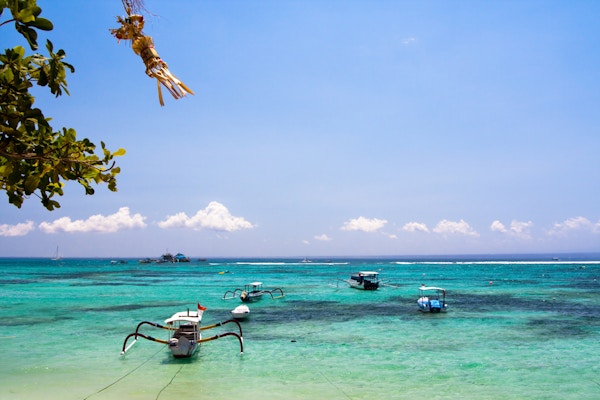 Den vakre øya Lembongan, Et av de fineste stedene for dykking, snorkling og surfing