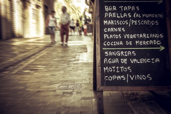 Sentrum av Valencia: restaurantmeny i gatene