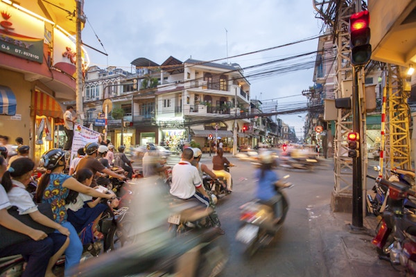 Gatescene med mopeder i Ho Chi Minh-byen