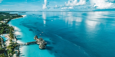 Panoramautsikt over Zanzibar, tropisk strand