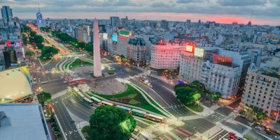 9. juli avenyen i Buenos Aires er et populært landemerke.