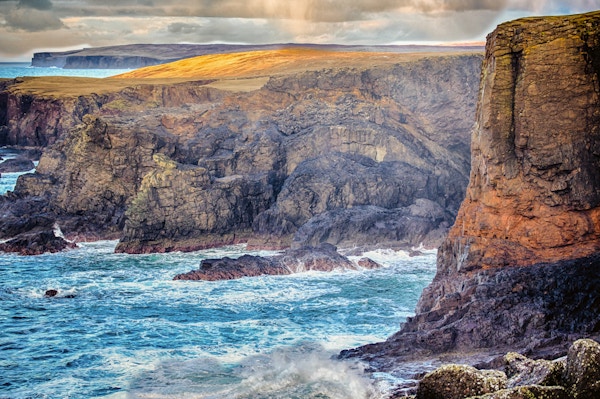 En nærmere titt på de avsidesliggende og forblåste klippene i den vestlige kanten av Shetland