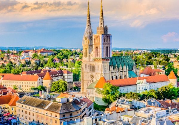 Luftfoto over katedralen i Zagreb by, hovedstad i Kroatia, europeiske landemerker.