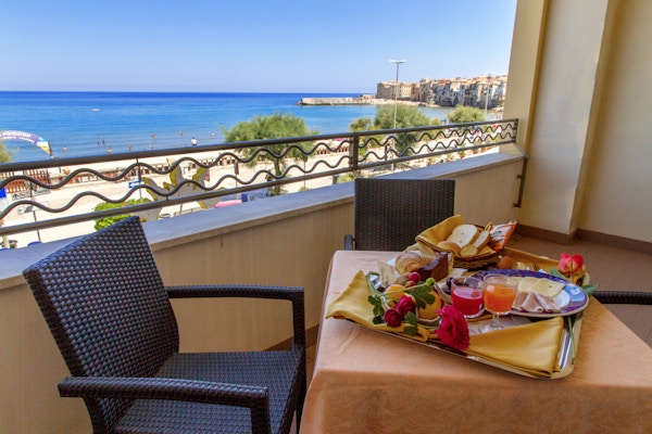 Italia sicilia cefalu hotel riva del sole balkong 2