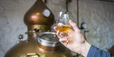 Strathearn Gin blir Strathearn Distillery i Perthshire