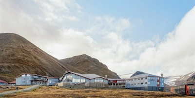 Utsikt mot Radisson Blu Polar Hotel Spitsbergen