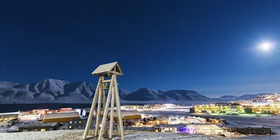 Vakkert stjernehimmel over Svalbard