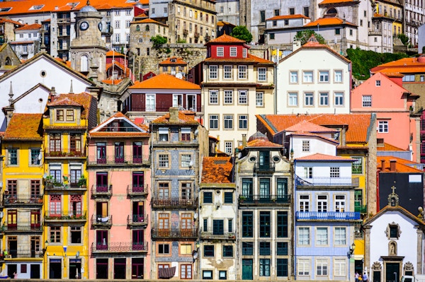 Gamle bygninger i Porto, Portugal