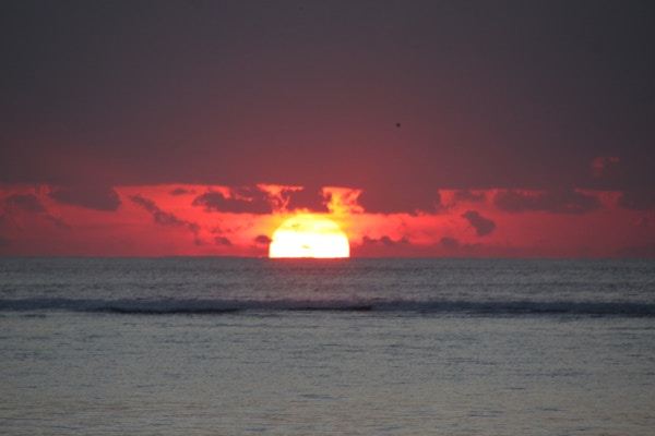 Majestetisk solnedgang over havet