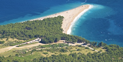 "Golden Cape (Zlatni rotte) stranden på øya Brac, Kroatia. Det er en helvetes triangel som endrer form med vind og tidevann med perfekt blått hav. Det surfer på meca."
