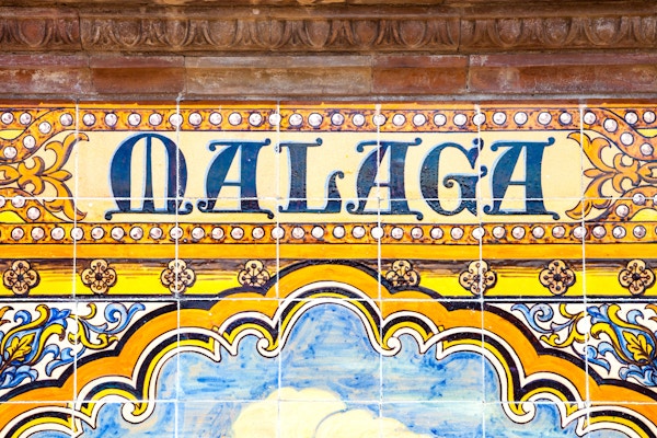 Spanske fliser nærbilde. Malaga by.