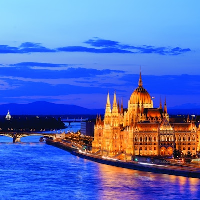 Kveldsbilde av Donau og Budapest