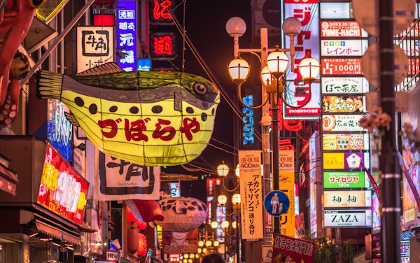 Restauranter og pulserende natteliv i Dotonbori-distriktet, Osaka, Japan