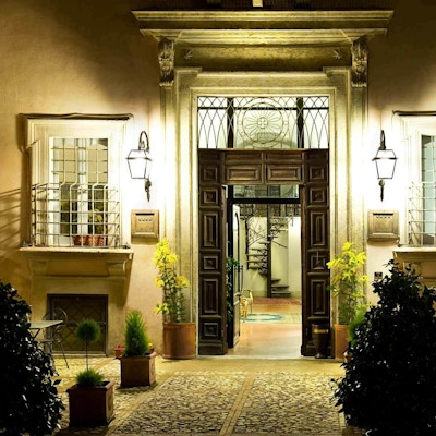 Fasaden til Hotel Antica Dimora alla Rocca i Trevia, Italia.