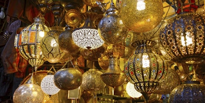 Lampebutikk i marokkansk souk.