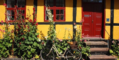 vakkert lite hus på Bornholm, Danmark, Rønne
