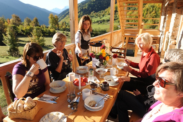 Frokost på fottur i Svaneti, Georgia
