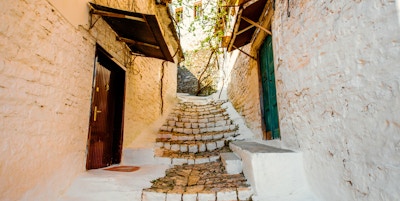 Gatevisning i Berat by, Albania. Verdensarvsted av UNESCO