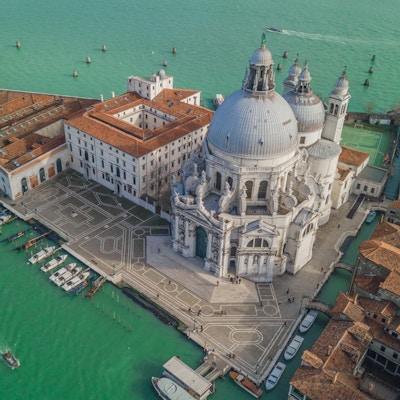 Luftfoto av Basilica di Santa Maria della Salute i Venezia