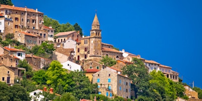 Byen Motovun sin gammel middelhavsarkitekturutsikt, Istria, Kroatia