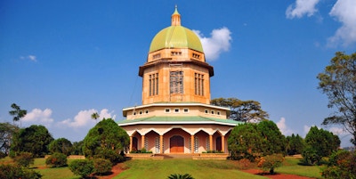 Kampala, Uganda: Baha'i-tempelet på Kikaaya Hill - grønn kuppelbygning - foto av M.Torres