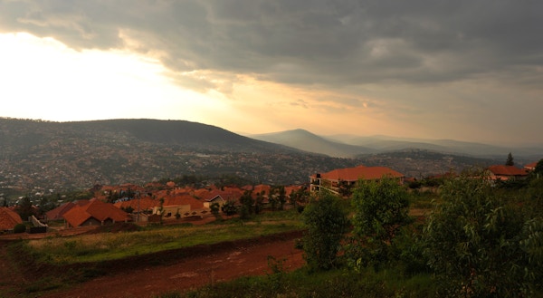 Solnedgang i Kigali fra Rebero-åsen, Rwanda.