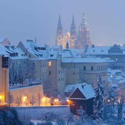 Vakre snødekte Praha
