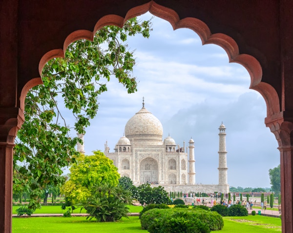 Taj Mahal, utsikt gjennom hagebuen, Agra, India