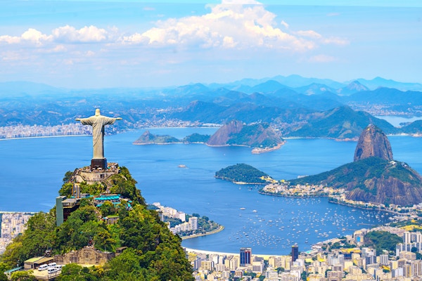 Luftfoto av Rio de Janeiro med Kristus Forløser og Corcovado-fjellet. Brasil. Latin-Amerika, horisontalt