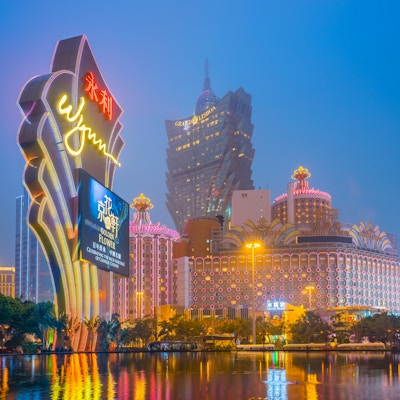 Macau 12. mars 2016: Bygninger av Macau Casino 12. mars 2016, Gambling-turisme er Macaus største inntektskilde, og utgjør omtrent femti prosent av økonomien.