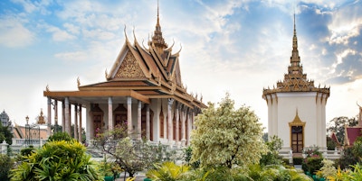 The Silver Pagoda, Wat Preah Keo, Wat Ubosoth Ratanaram eller Preah Vihear Preah Keo Morakot ligger på sørsiden av det kongelige palasset i Phnom Penh.