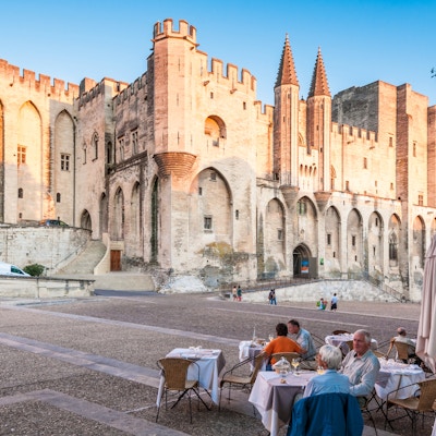 Pavepalasset i Avignon som ble pavens hjemsted i 1309. Slottet okkuperer et område på 2,6 dekar. 5. september 2011 Avignon.