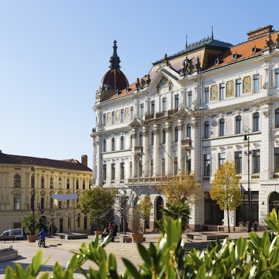 Utsikt over County Hall of Baranya på hovedtorget i den ungarske byen Pecs