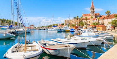 Dalmatia er et smalt belte på østkysten av Adriaterhavet som strekker seg fra øya Rab i nord til Kotorbukta i sør.