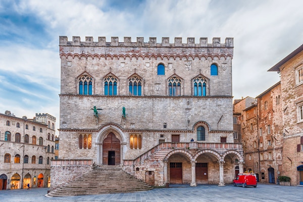 Utsikt over Palazzo dei Priori, historisk bygning i sentrum av Perugia, Italia