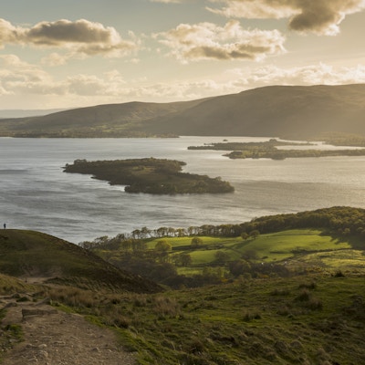 Utsikten over Loch Lomond fra Conic Hill-delen av West Highland Way