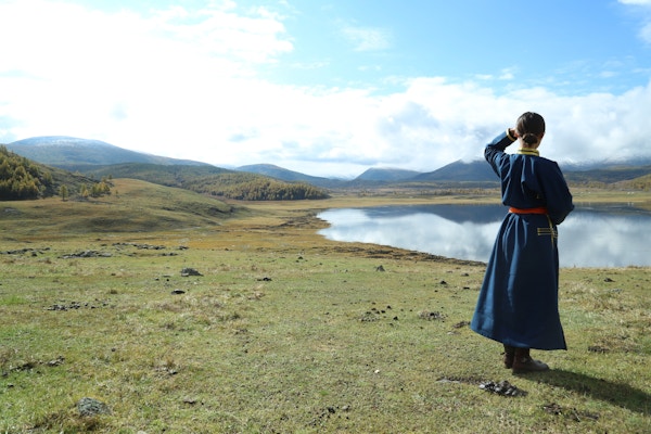 Natur og kvinne i Mongolia.