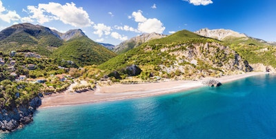 Strand, hav, fjell og landskap i Hellas