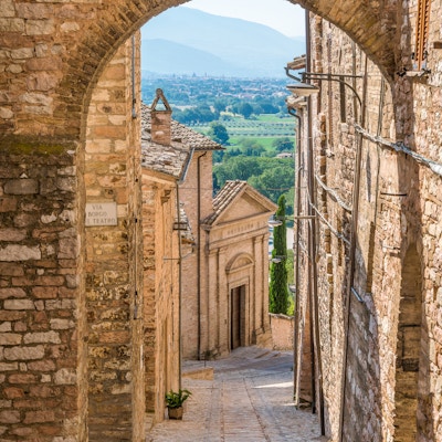 Naturskjønt syn i Spello, den blomstrende og pittoreske landsbyen i Umbria, provinsen Perugia, Italia.