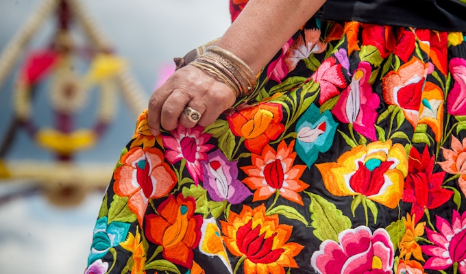 Oaxacan broderi hånd kvinne danser meksikanske tradisjoner oxaca mexico