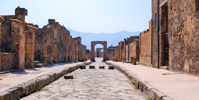 Utsikt over en ensomhetsgate på Pompei-området