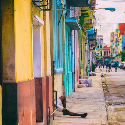 Fargerike gater i Havanna