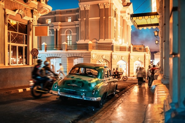 gammel, bil, gate, natt, uskarphet, atmosfære, uteliv, farger, lys, Santiago de Cuba